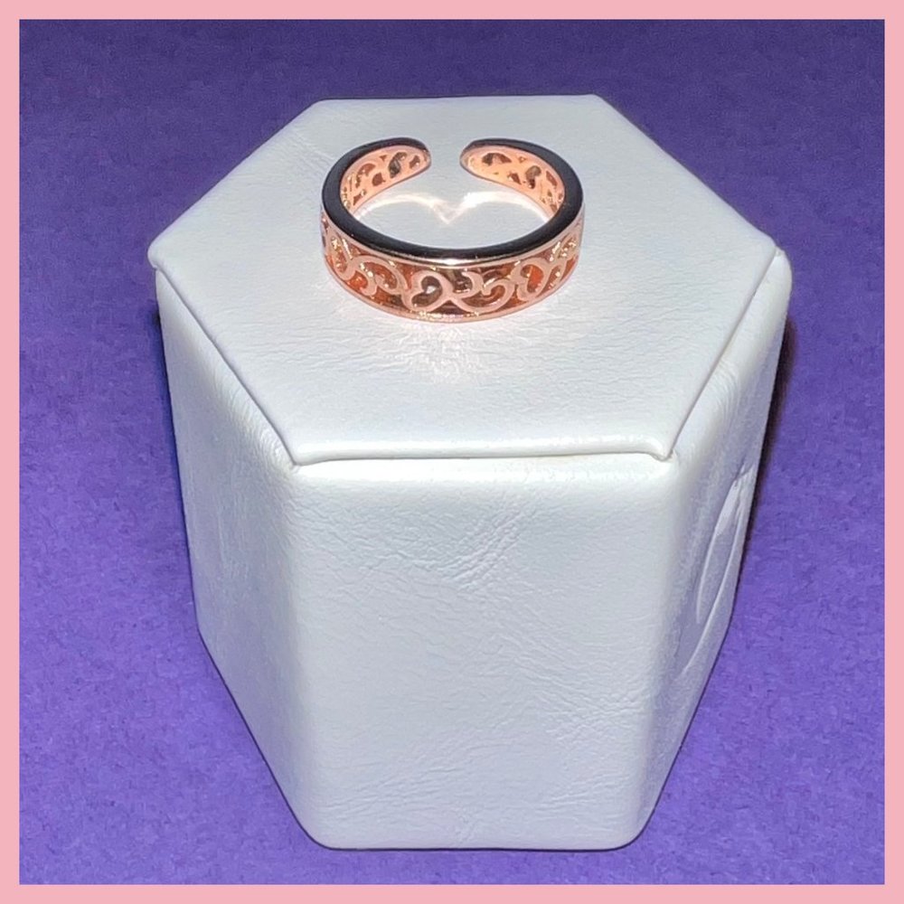 Rose Gold Toe Ring Swirly Hearts Band NWOT